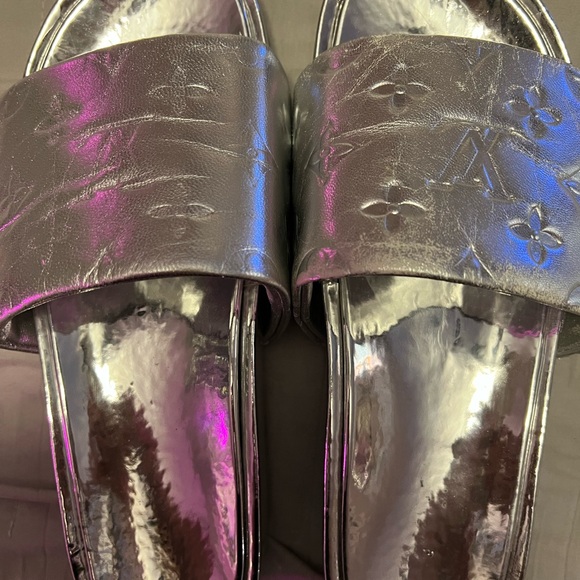 Louis Vuitton silver shoes/sandals - Picture 4 of 15